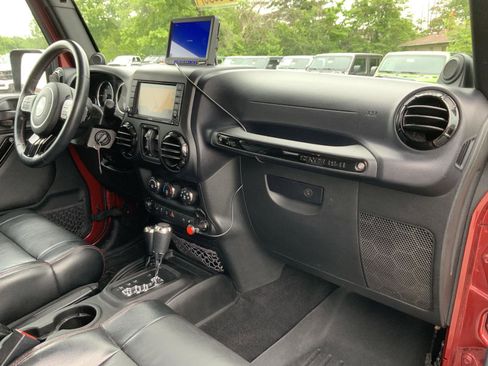 Used 2012 Jeep Wrangler Unlimited Sahara AWD/4WD image 51