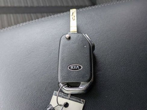 Used 2021 Kia Sorento LX FWD image 40