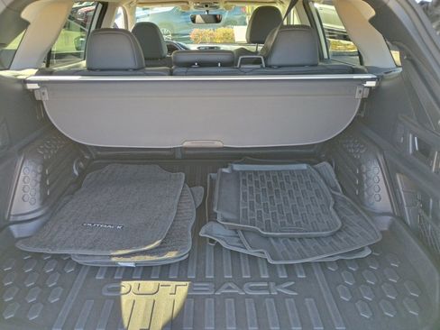 Certified 2022 Subaru Outback Limited image 18