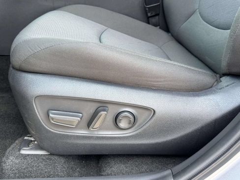 Used 2025 Toyota RAV4 XLE AWD/4WD image 19