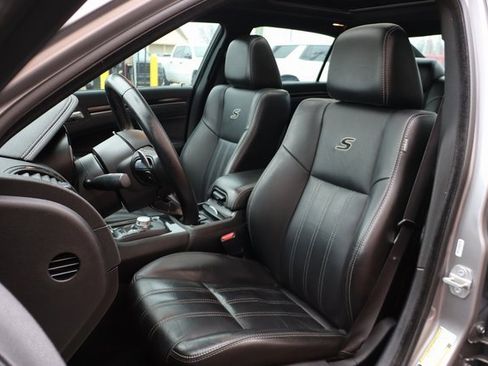 Used 2018 Chrysler 300 S w/ 300S Premium Group image 9