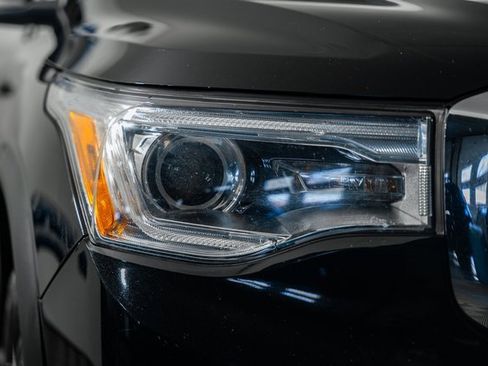 Used 2019 GMC Acadia SLT image 15