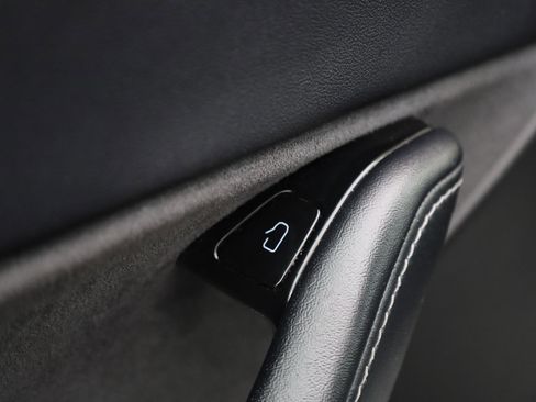Used 2020 Tesla Model Y Performance AWD/4WD image 39