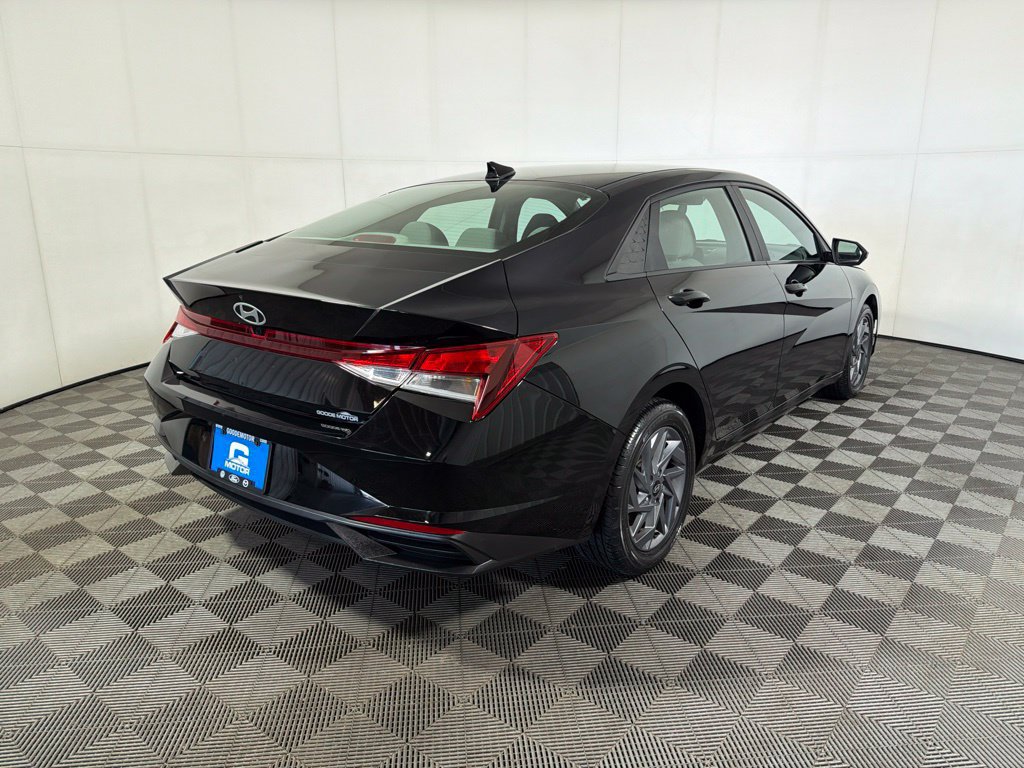 Used 2024 Hyundai Elantra SEL FWD image 7