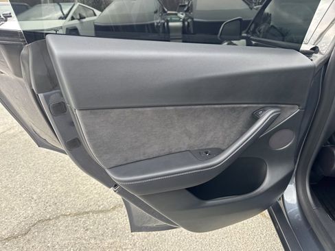 Used 2022 Tesla Model Y Performance image 30