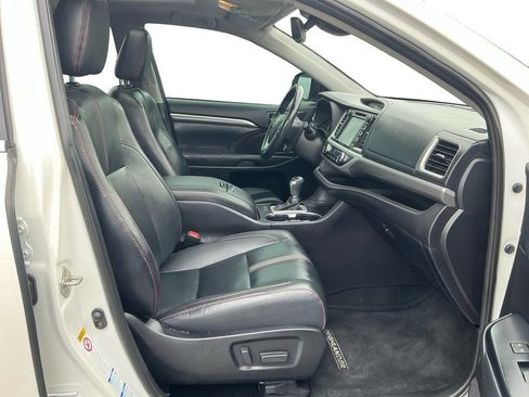 Used 2019 Toyota Highlander SE AWD/4WD image 22