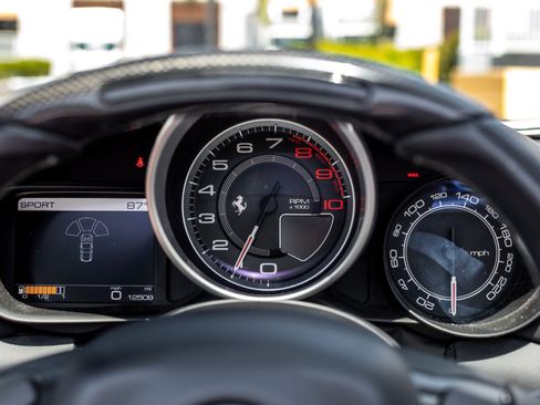 Used 2017 Ferrari California T RWD image 22