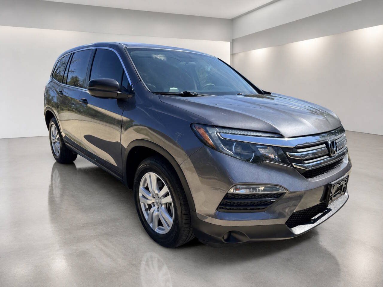 Used 2017 Honda Pilot LX image 1