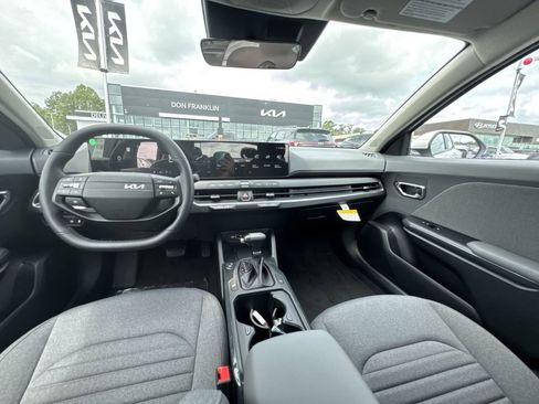 New 2025 Kia K4 EX image 10