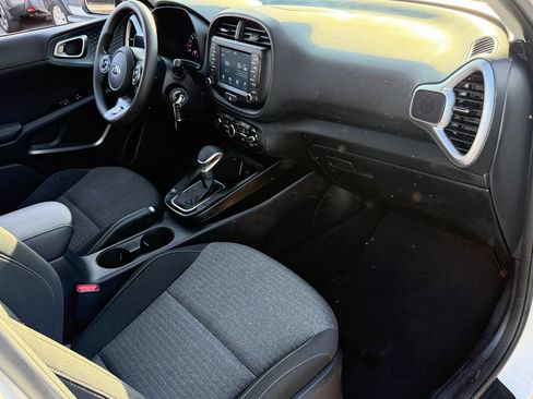 Used 2021 Kia Soul S FWD image 18