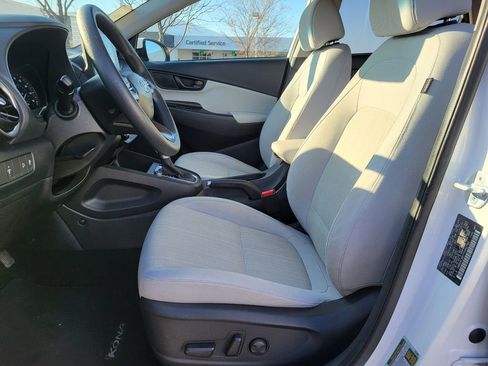 Used 2023 Hyundai Kona SEL image 3