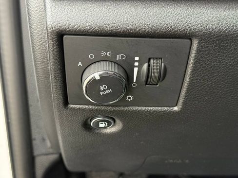 Used 2016 Jeep Grand Cherokee Laredo w/ Quick Order Package 23E AWD/4WD image 24