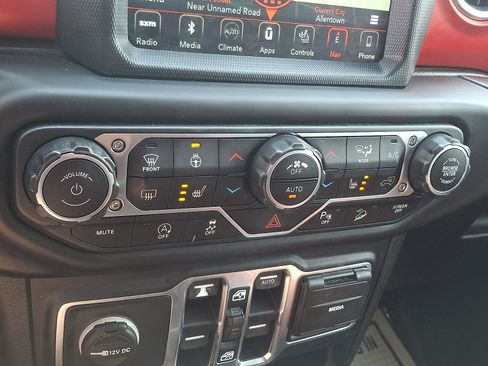 Used 2019 Jeep Wrangler Unlimited Rubicon AWD/4WD image 15