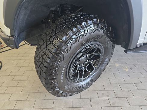 Used 2024 Chevrolet Colorado ZR2 w/ ZR2 Bison Edition image 35