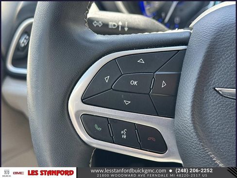 Used 2023 Chrysler Pacifica Touring-L FWD image 24