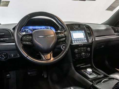 Used 2018 Chrysler 300 S w/ 300S Premium Group AWD/4WD image 7
