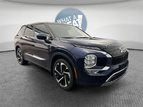 Used 2022 Mitsubishi Outlander SE image 1