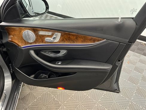 Used 2018 Mercedes-Benz E 300 4MATIC image 15