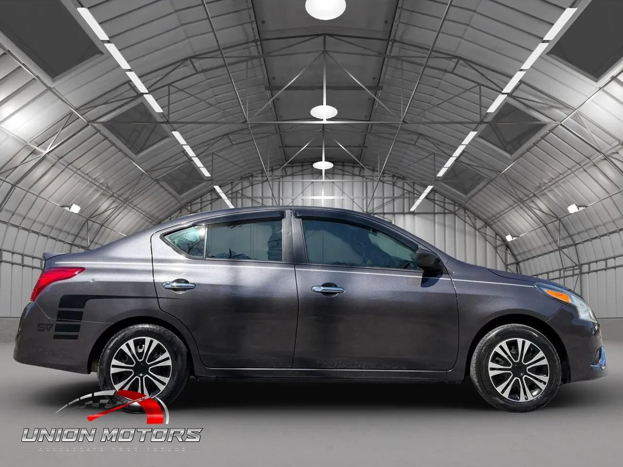 Used 2015 Nissan Versa SV FWD image 7