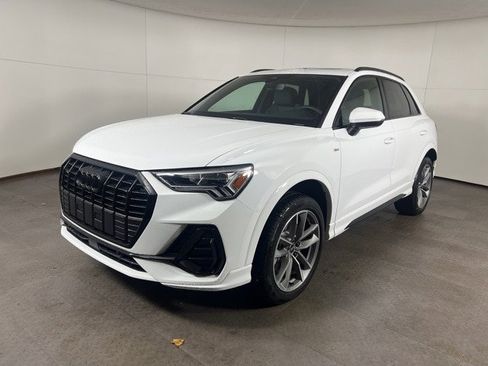 Certified 2025 Audi Q3 2.0T Premium w/ Convenience Package image 3