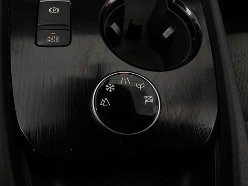 Used 2025 Nissan Rogue SV AWD/4WD image 26