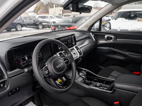 Used 2022 Kia Sorento LX image 6
