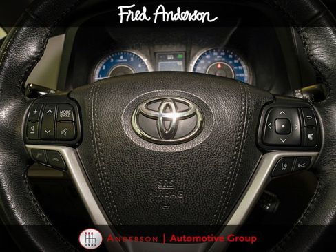 Used 2019 Toyota Sienna XLE FWD image 19