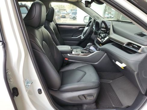 New 2026 Toyota Highlander Limited image 27