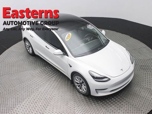 Used 2021 Tesla Model 3 Standard Range Plus image 3