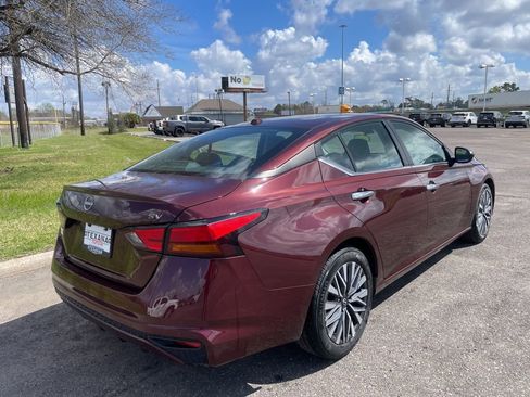 Used 2024 Nissan Altima 2.5 SV image 7