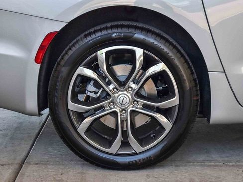 New 2026 Chrysler Pacifica Pinnacle w/ Trailer Tow Group AWD/4WD image 12