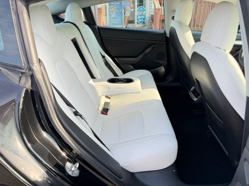 Used 2022 Tesla Model 3 Long Range AWD/4WD image 32