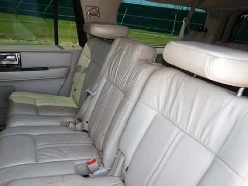 Used 2016 Lincoln Navigator L Select image 19