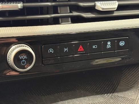 Used 2025 Ford Explorer Active AWD/4WD image 50