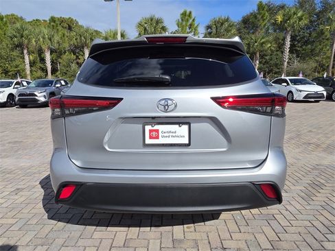 Used 2023 Toyota Highlander XLE image 10
