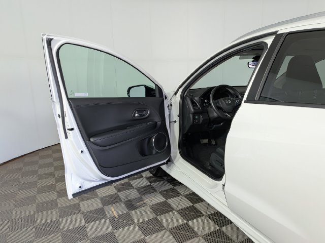 Used 2019 Honda HR-V Touring image 12