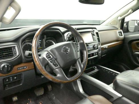 Used 2017 Nissan Titan Platinum Reserve AWD/4WD image 9