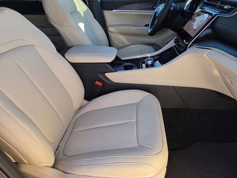 New 2025 Jeep Grand Cherokee L Limited w/ Luxury Tech Group II image 8