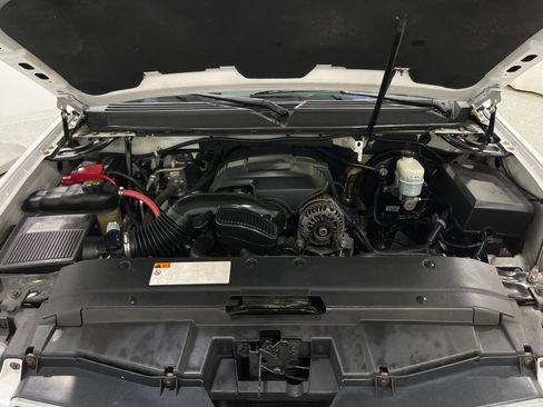 Used 2011 Chevrolet Avalanche LT w/ Suspension Package, Off-Road AWD/4WD image 23