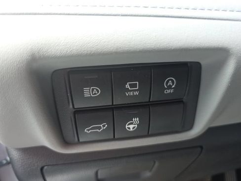 Used 2025 Toyota Highlander Limited AWD/4WD image 12