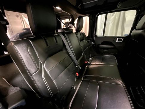 Used 2023 Jeep Wrangler Unlimited Sahara w/ Cold Weather Group AWD/4WD image 16