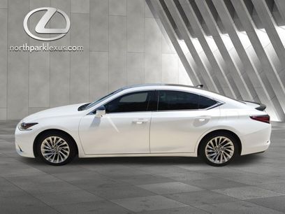 Used 2019 Lexus ES 350 Ultra Luxury w/ Accessory Package 2