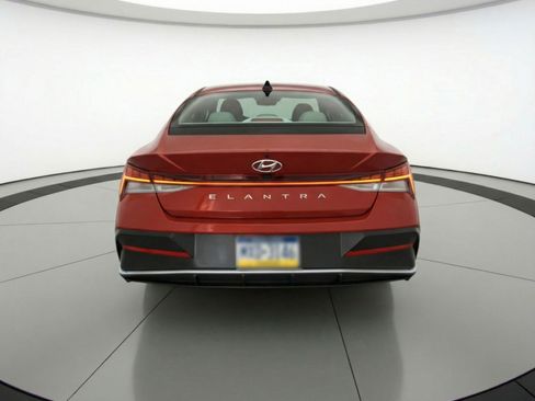 Used 2025 Hyundai Elantra SEL FWD image 7