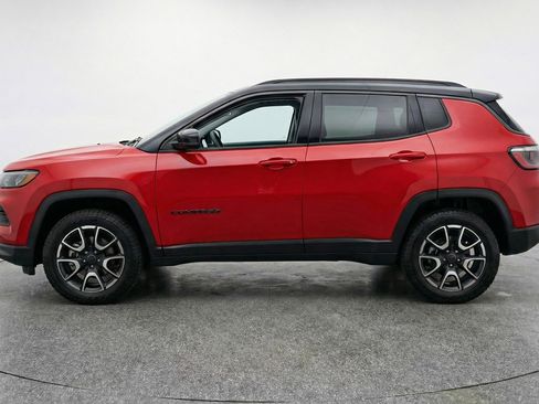 Used 2025 Jeep Compass Trailhawk image 5