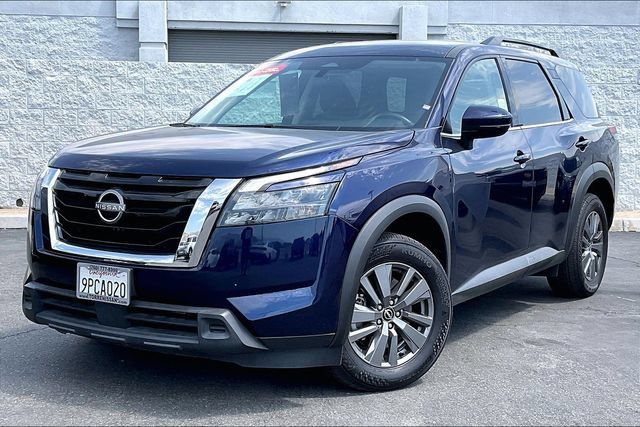 Certified 2025 Nissan Pathfinder SV AWD/4WD image 1