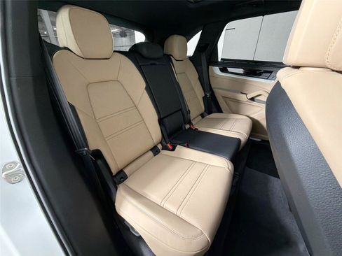 Certified 2026 Porsche Cayenne AWD/4WD image 26