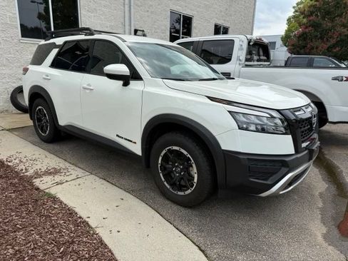 Used 2025 Nissan Pathfinder Rock Creek AWD/4WD image 3