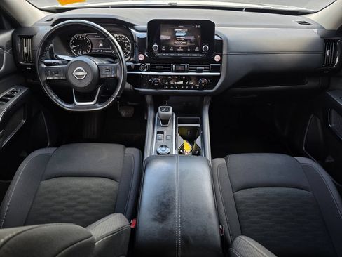 Used 2024 Nissan Pathfinder SV AWD/4WD image 17