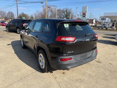 Used 2014 Jeep Cherokee Sport image 3