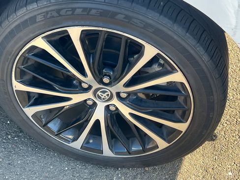 Used 2019 Toyota Camry SE FWD image 22